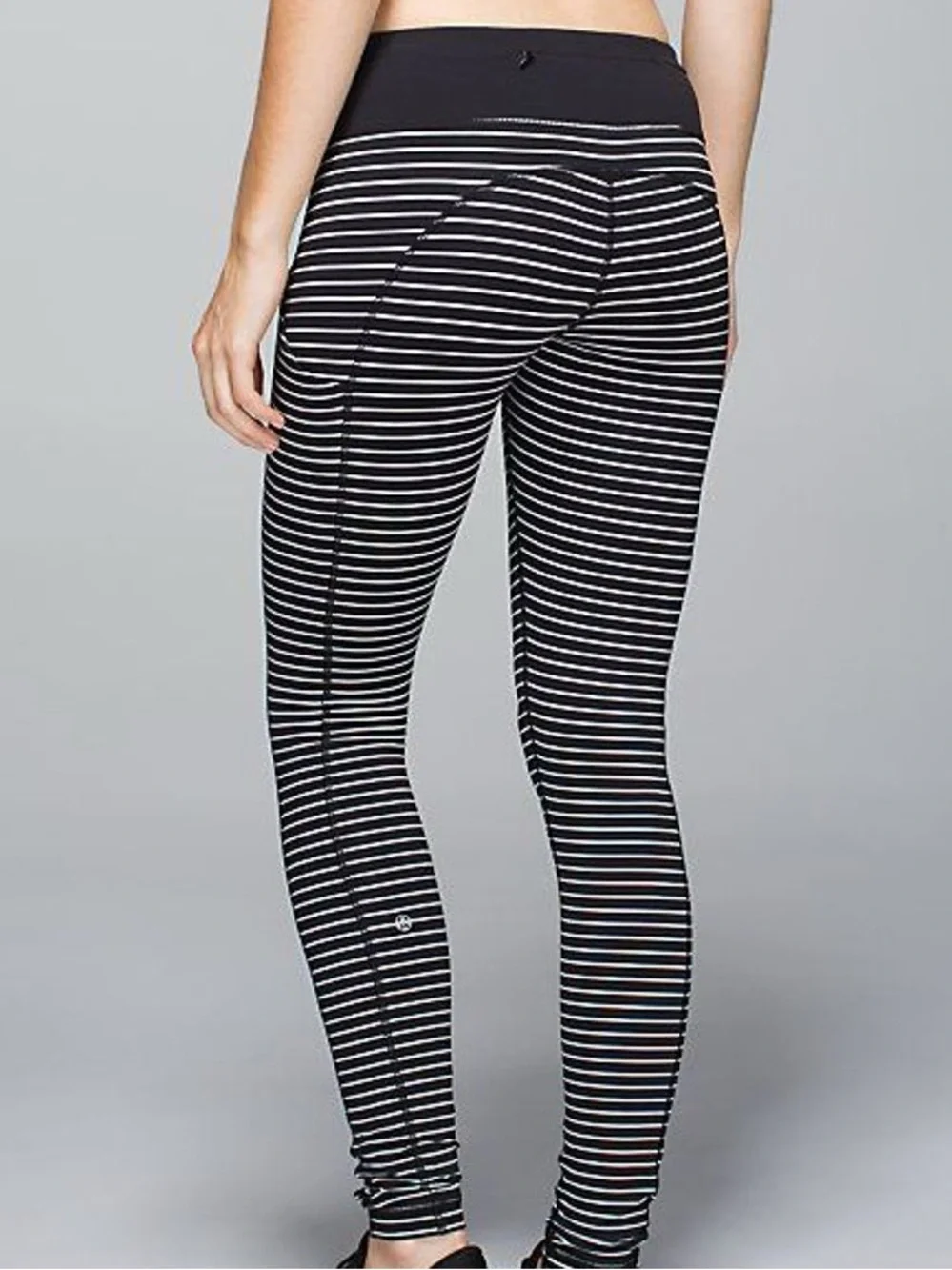 Lululemon Speed Tight Pocket Leggings Size 8 Black White Stripe Running Gym sk24